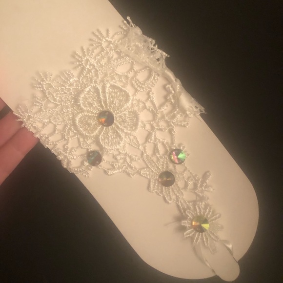 White Lace Gloves, Beaded Crochet Wedding Accessories , Bride Fingerless Gloves - Picture 10 of 11